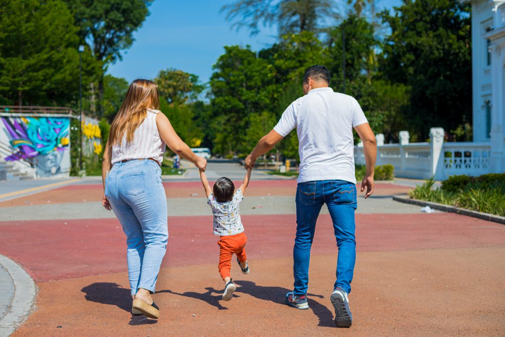 Comunicación asertiva en el hogar: beneficios y consejos para practicarla con las niñas, niños y adolescentes 2 R9A4094